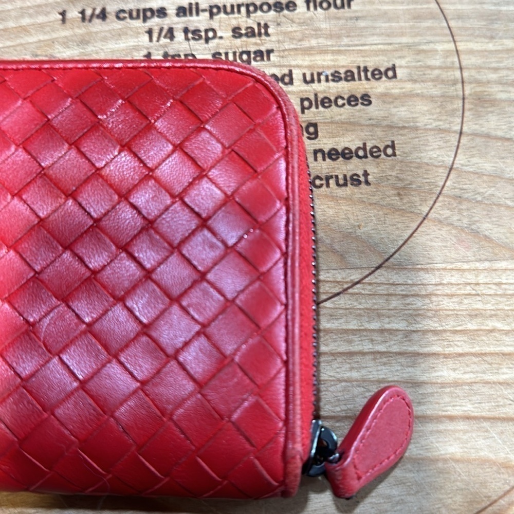 Bottega Veneta red wallet. - Picture 14 of 14